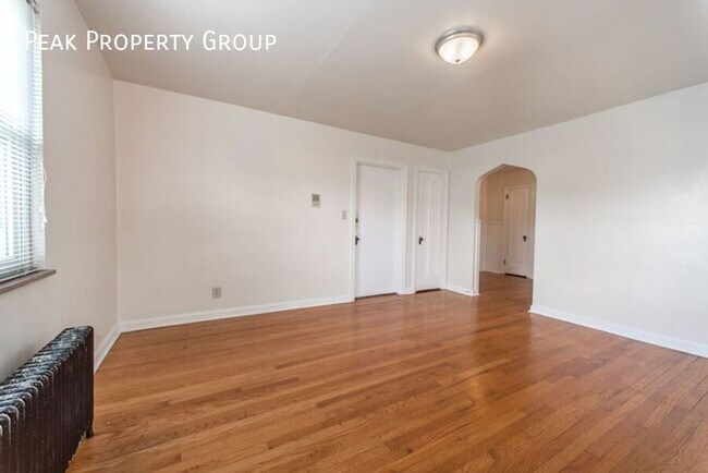 Building Photo - 2361 Ravine St