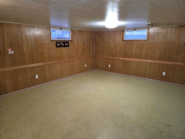 Building Photo - 4-Bedroom Home with Plenty of Space