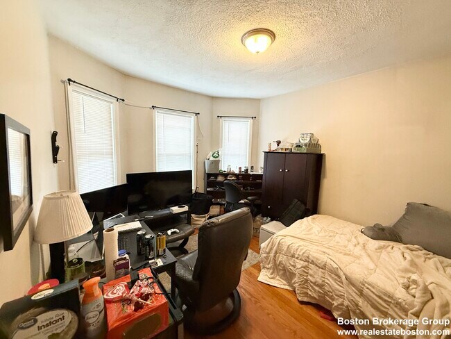 Building Photo - 17 Cawfield St