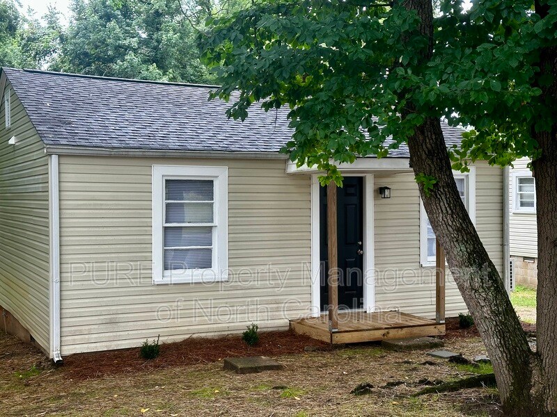 Primary Photo - 928 Dixie St