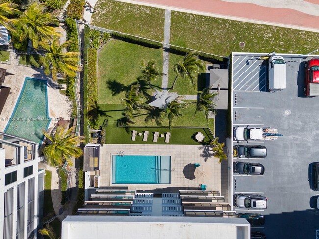 Building Photo - 5845 Collins Ave