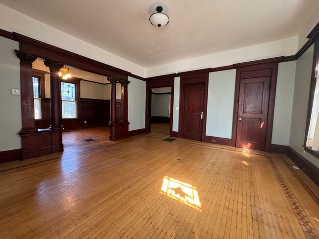 Building Photo - 2526 Polk St NE