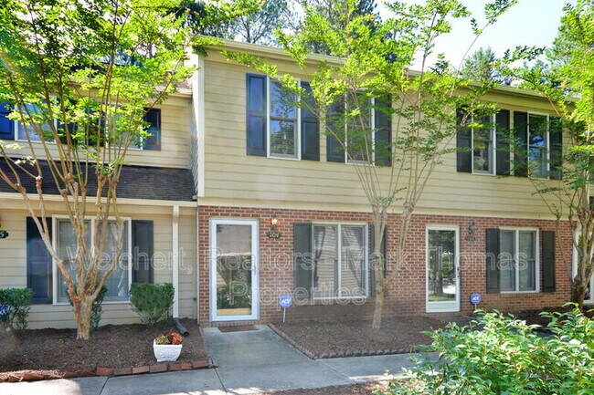 Photo - 104 Gatehouse Ln