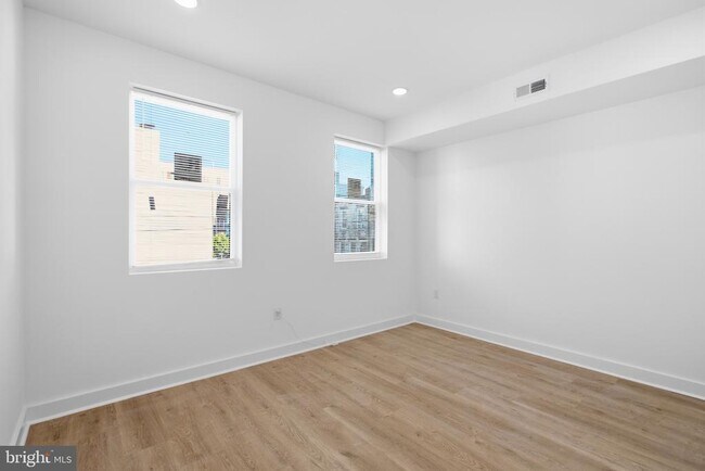 Building Photo - 2126 N Percy St