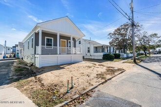 Building Photo - 1708 B St