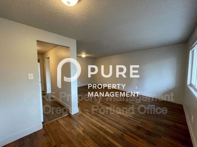 Foto del edificio - 18411 E Burnside St