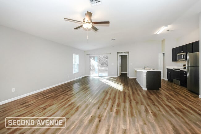Building Photo - 4934 Redwood Terrace