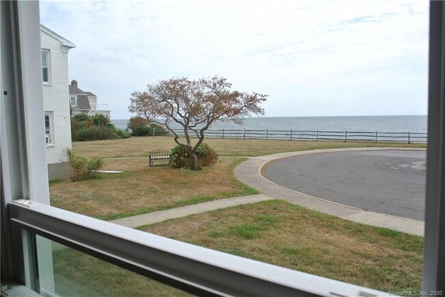 Building Photo - 208 Point Beach Dr