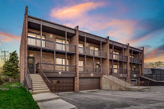 Building Photo - 561 Greenwood Rd