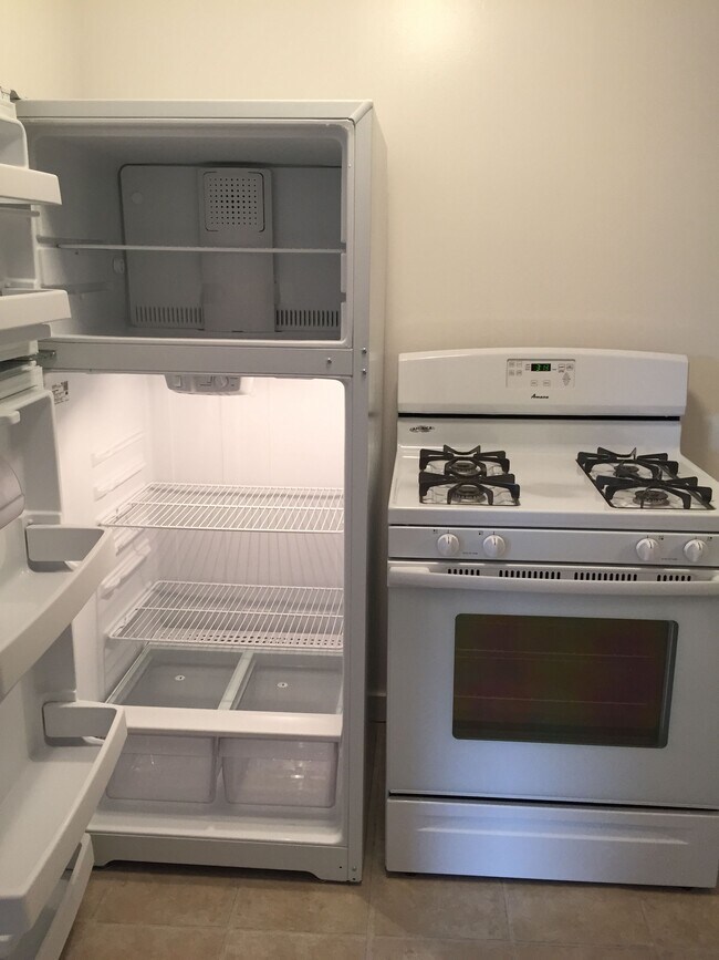 New Refrigerator & Stove/Oven - 4517 Butler St