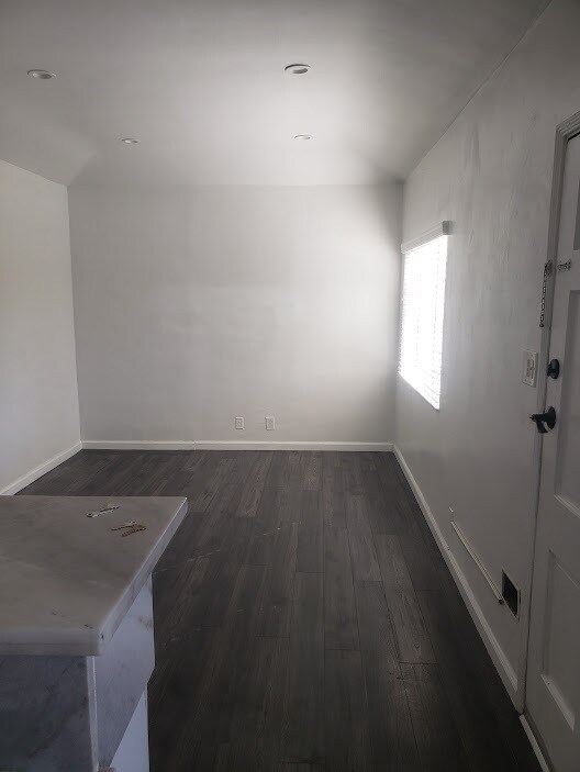 Foto del edificio - 2400 Elmgrove St