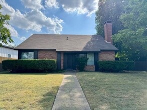 Building Photo - 2526 Royalty Dr