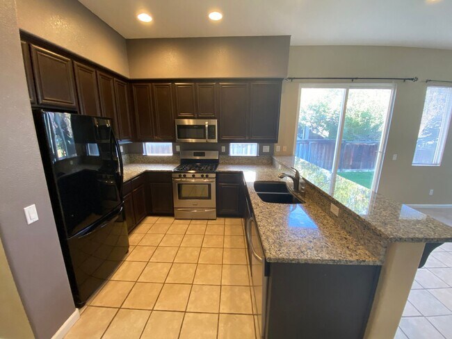 Building Photo - Sparks - Spacious 4 Bedroom 2 Bath Single-...