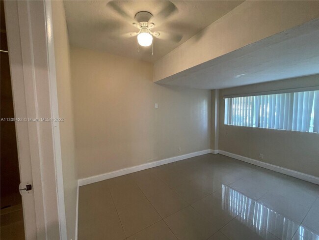 Foto del edificio - 1448 NE 177th St