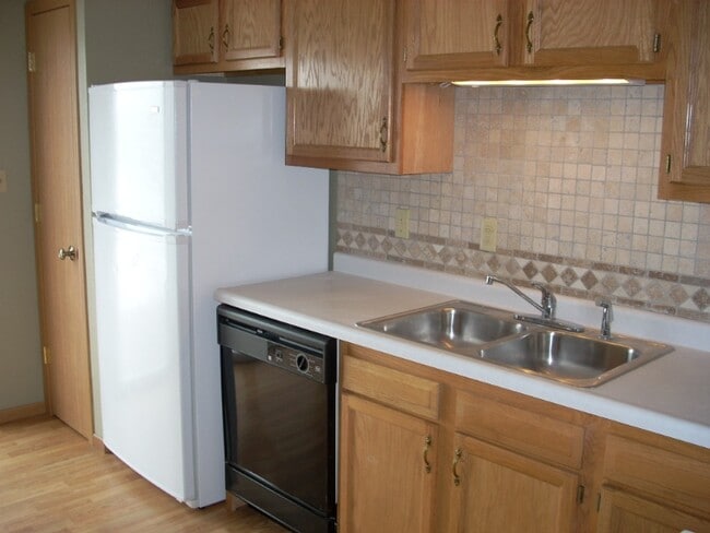 Building Photo - 601 Burton Ln