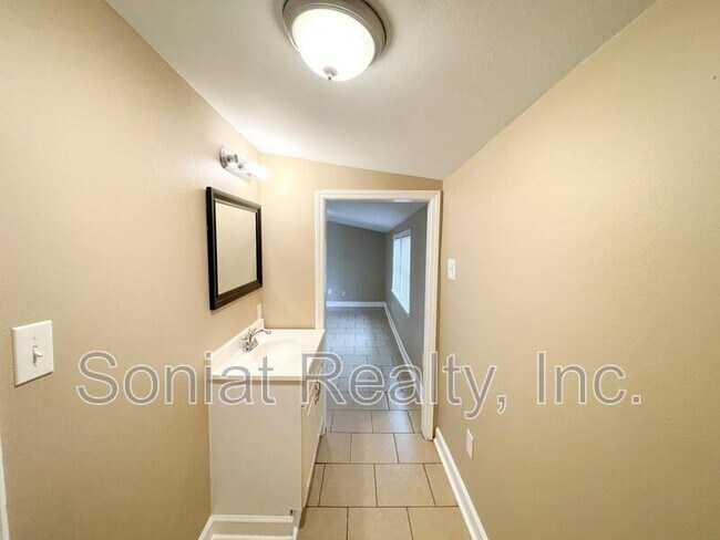 Building Photo - 4921 Kendall Dr