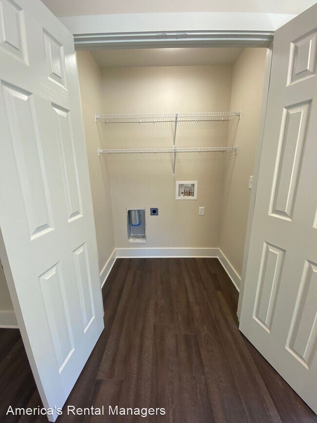 Foto del edificio - 3 br, 2 bath House - 6232 Burbank Crossing...