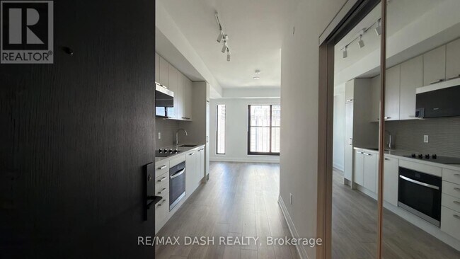 Building Photo - 20 Soudan Ave