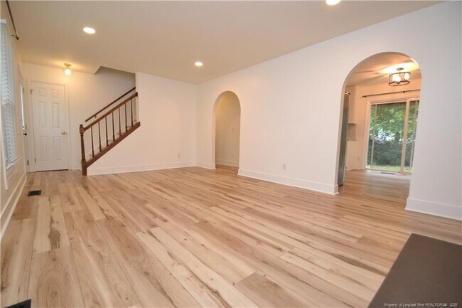 Foto del edificio - 1436 Lake Pine Dr
