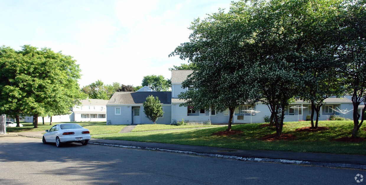 Primary Photo - 1022 Dwight St