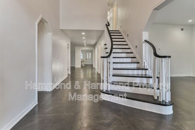 Building Photo - 3373 Coy Dr
