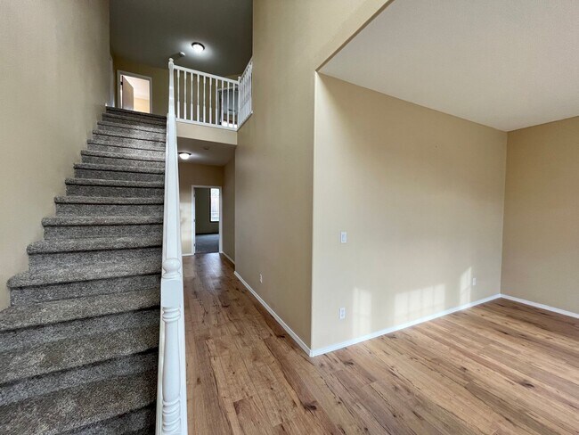 Building Photo - Charming 5 Bd 2.5 Ba home in Damascus! Nor...