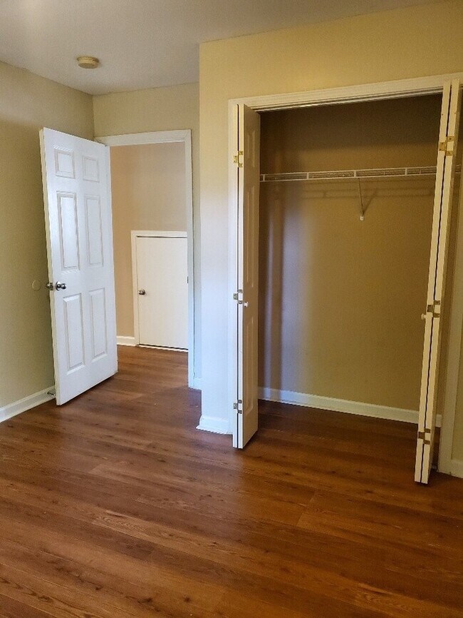Foto del edificio - SPACIOUS 3 BEDROOM TOWNHOUSE FOR RENT IN GREENVILLE!