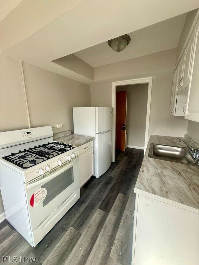 Foto del edificio - 2027 Warrensville Center Rd