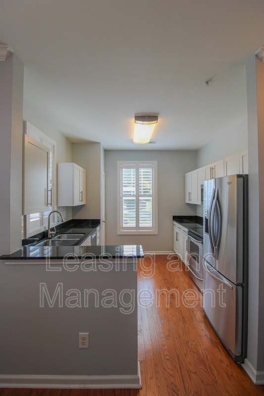Building Photo - 130 River Landing Dr