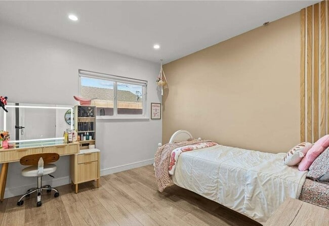 Foto del edificio - 240 W Gainsborough Rd