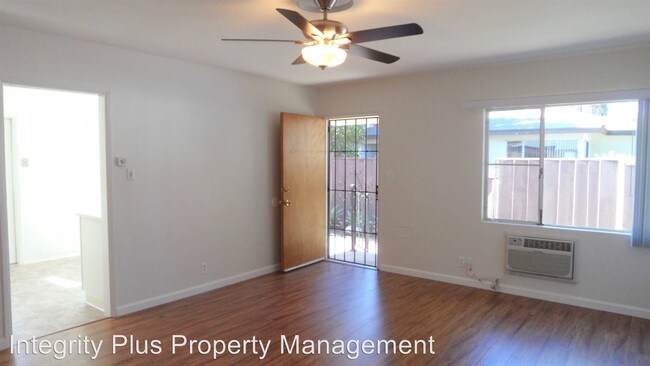 Foto del edificio - 8701-8723 Lemon Ave