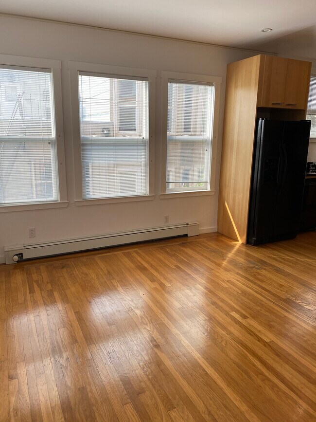 Building Photo - 1375 Sacramento St