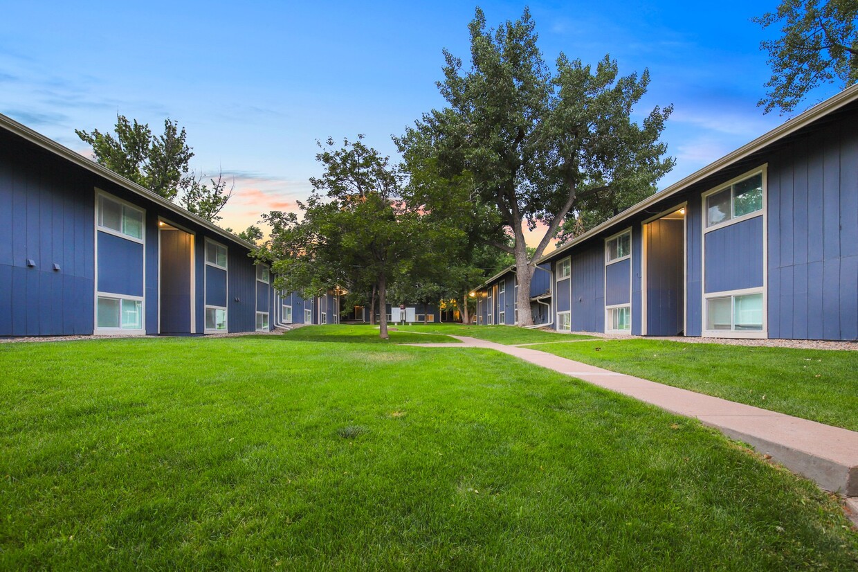 Primary Photo - Broadridge Flats and Townhomes