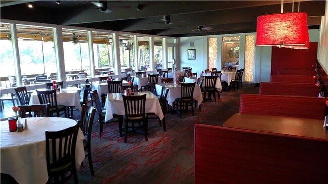 Cross Creek Cafe (indoors) - 212 Triumph Dr NW