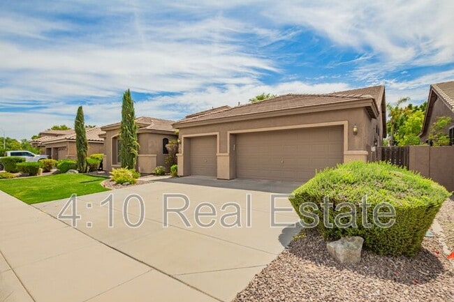 Building Photo - 463 W Canary Way