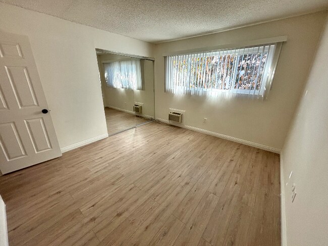 Foto del edificio - 1670 W Broadway