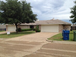 Building Photo - 638 Park Place Drive