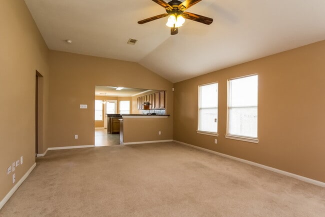 Foto del edificio - 10743 Jordan Heights Dr