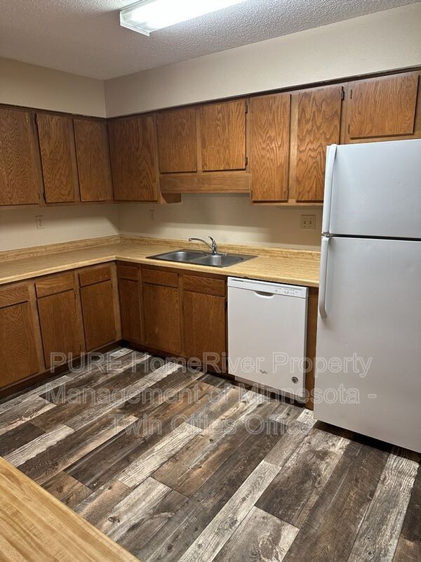 Foto del edificio - 221 Grand Ave W