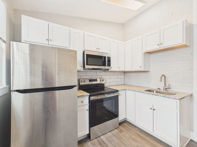 Building Photo - 916 Green St