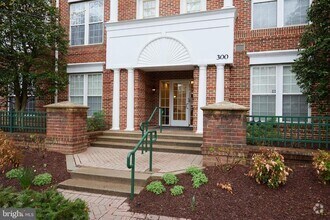 Building Photo - 300 King Farm Blvd