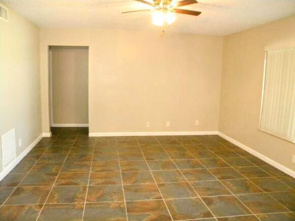 Foto del edificio - 401 Pine Glen Ln