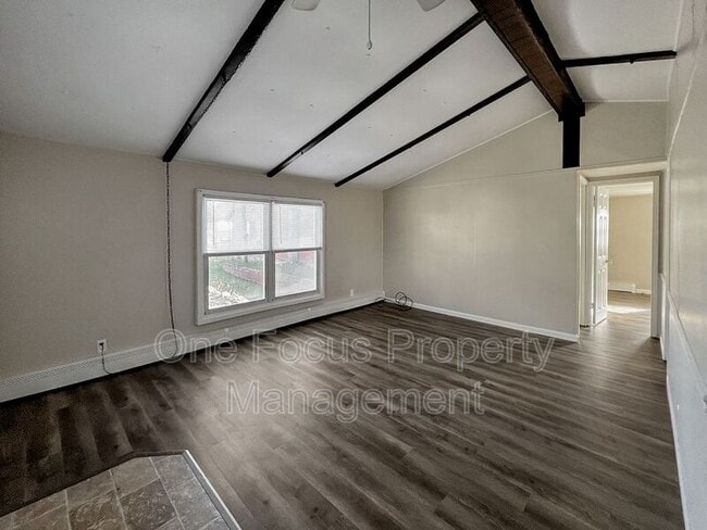 Building Photo - 146 Valley St