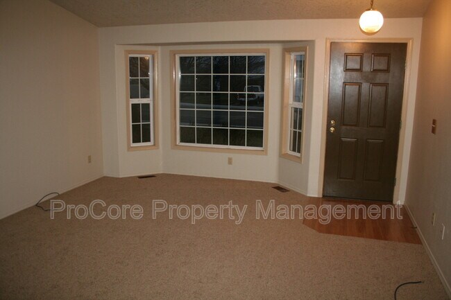 Building Photo - 1728 Silver Loop