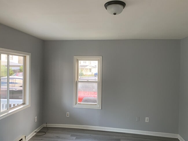 Building Photo - 323 Porter Ave