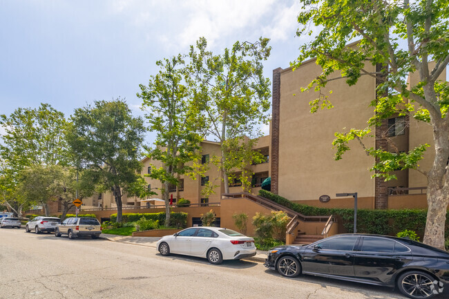 Alt Building - Glendale Oaks