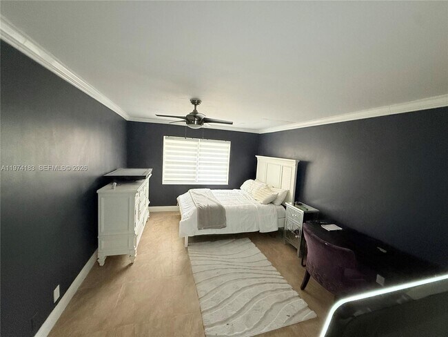 Foto del edificio - 6101 N Falls Cir Dr