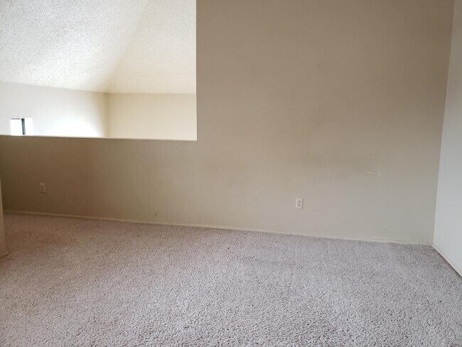 Building Photo - 304 16th St W