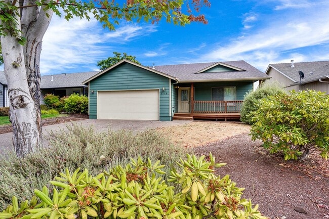 Building Photo - Beautiful 3 bed, 2 bath home in a quiet We...