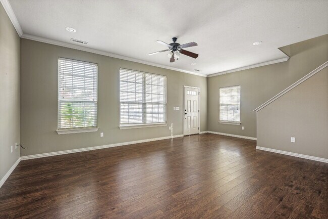 Foto del edificio - 537 N Keats Dr